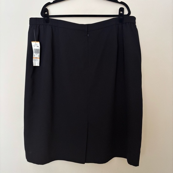 NWT Women’s Black Kasper Stretch Crepe Skirt Size 26W - Picture 5 of 9